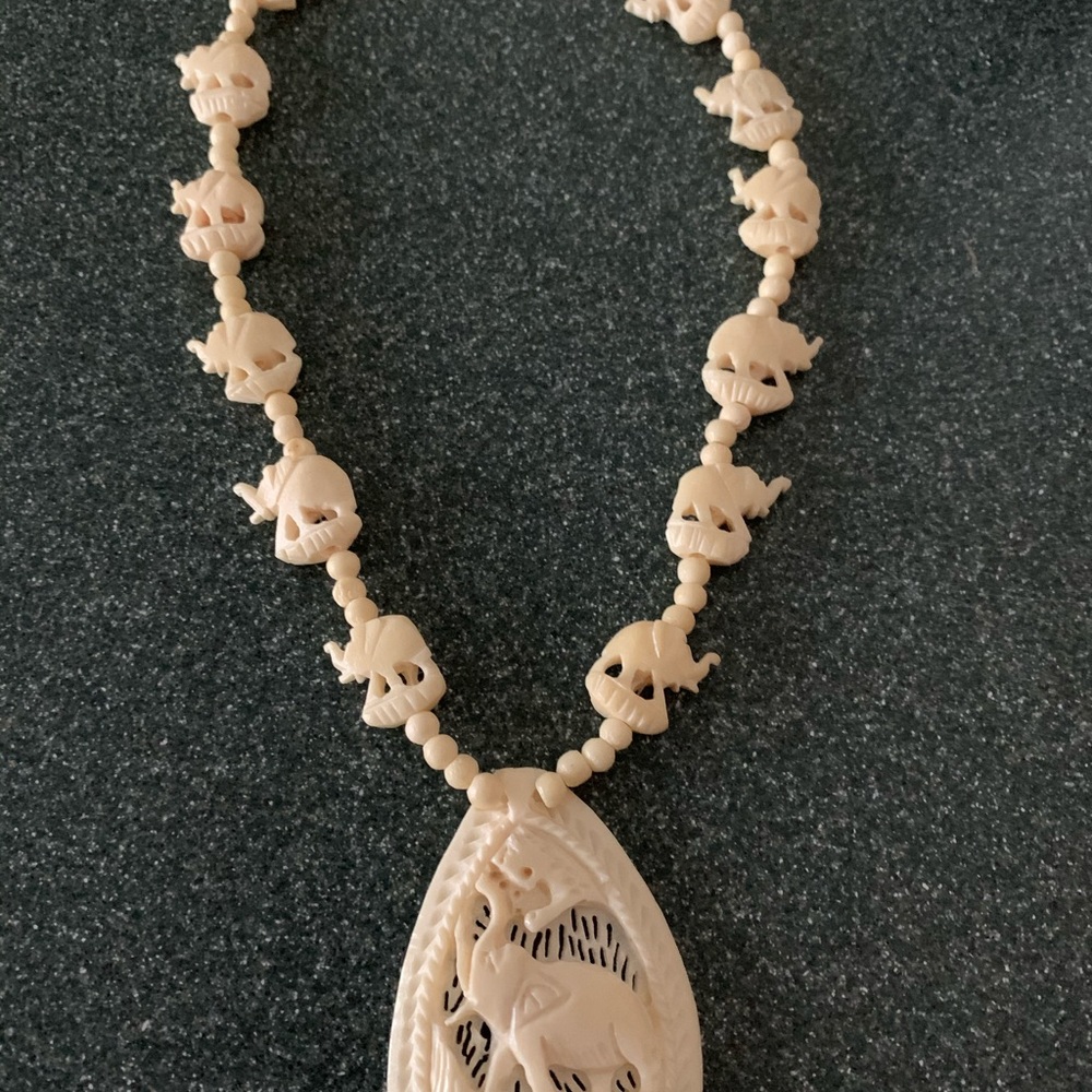 Elephant necklace - Picture 3 of 5